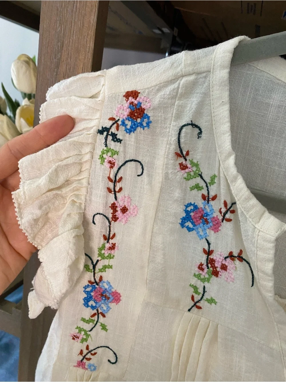 JENNIFER & GRACE Ecru Embroidered Ruffle Sleeve Cotton Top! 🐚 - Picture 9 of 16